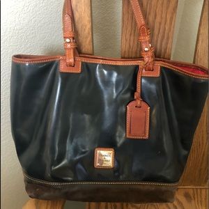 DOONEY & BOURKE black glossy shoulder bag